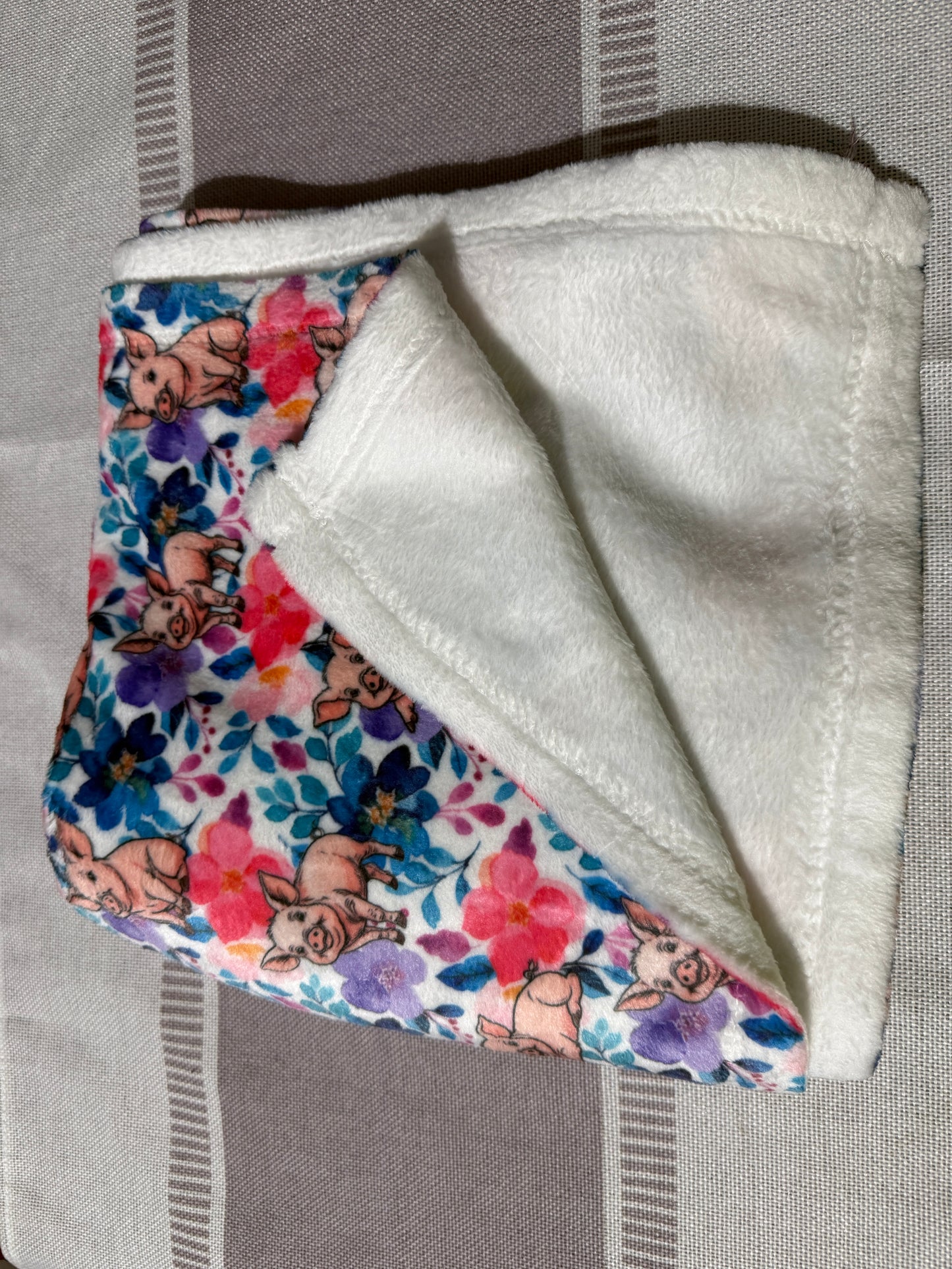 Cute Pig Floral Minky Blanket for Kids - Soft & Cozy Throw
